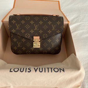 LOUIS VUITTON POCHETTE METIS